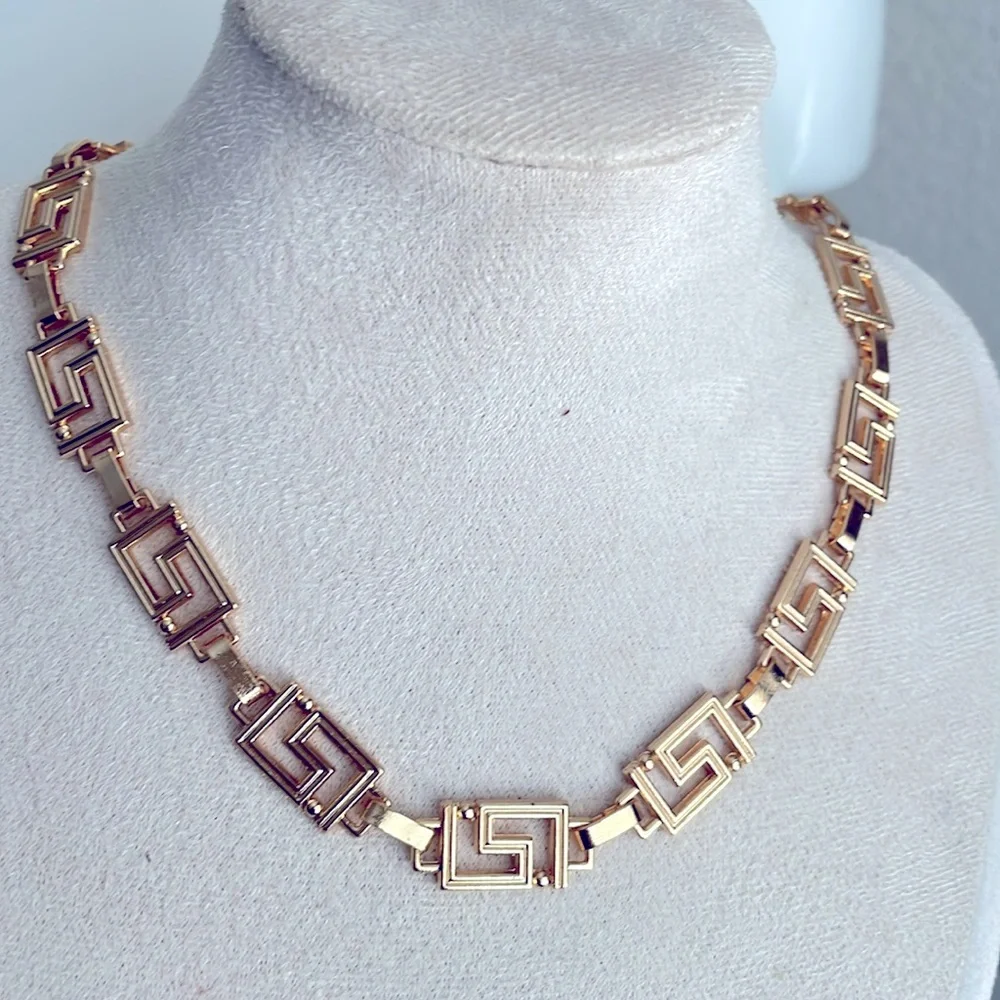 Necklace Gold tone